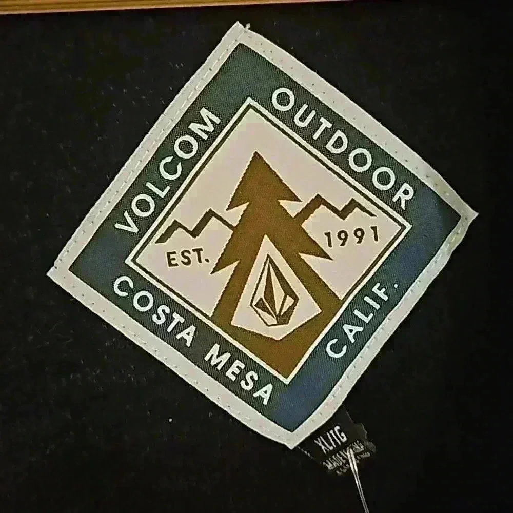 Volcom Jacket - Picture 3 of 7